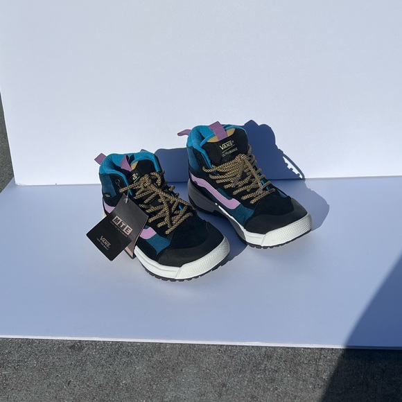 Vans Ultrarange Tennis Shoes - Picture 9 of 13